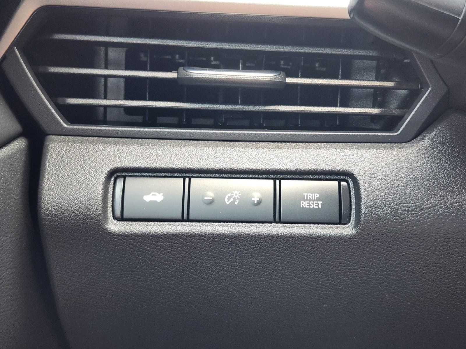 Used 2024 Nissan Altima 2.5 SR FWD image 25