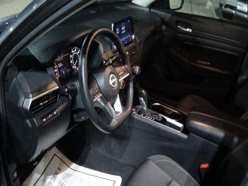 Used 2024 Nissan Altima 2.5 SV image 13