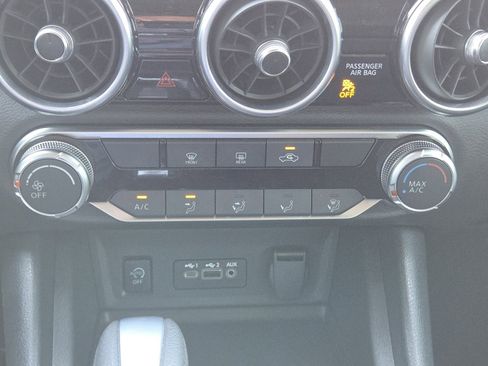 Used 2025 Nissan Sentra SV w/ Trunk Package image 32