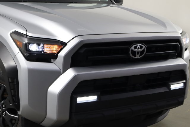 Used 2025 Toyota 4Runner SR5 AWD/4WD image 45
