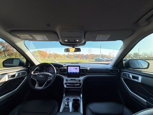 Used 2020 Ford Explorer XLT w/ Equipment Group 202A AWD/4WD image 22