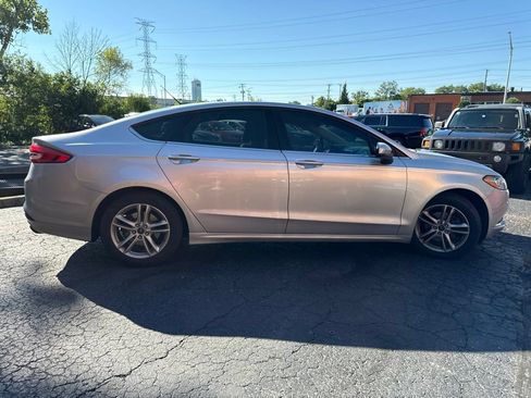Used 2018 Ford Fusion SE w/ Fusion SE Technology Package FWD image 7