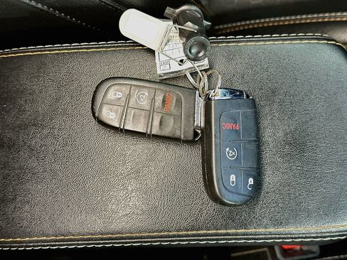 Used 2019 Jeep Compass Latitude w/ Cold Weather Group AWD/4WD image 35