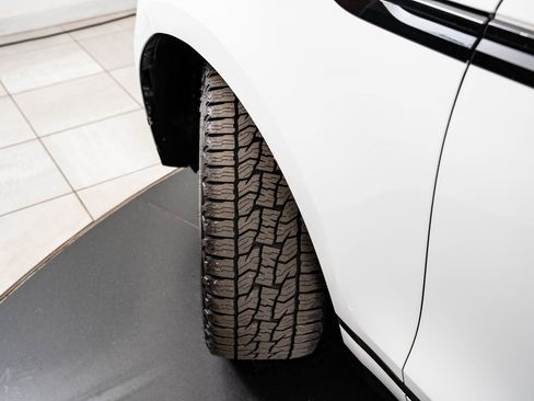 Used 2023 Land Rover Range Rover Velar R-Dynamic S image 48