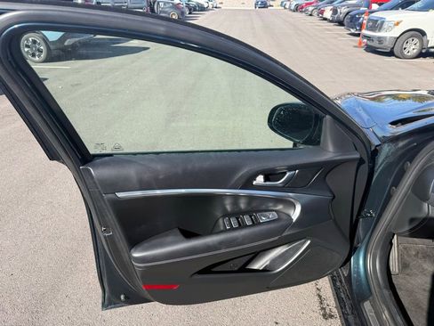 Used 2025 Genesis G70 2.5T image 11