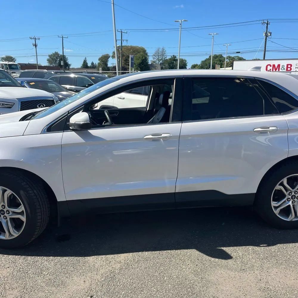 Used 2018 Ford Edge Titanium w/ Equipment Group 301A AWD/4WD image 3
