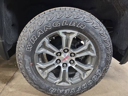 New 2026 GMC Sierra 1500 SLE w/ Preferred Package AWD/4WD image 31