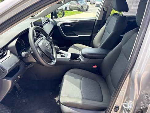 Used 2025 Toyota RAV4 XLE AWD/4WD image 21