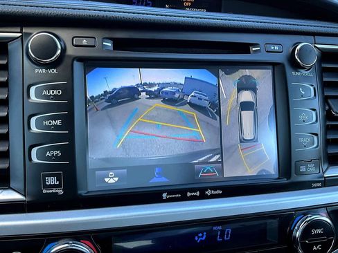 Used 2017 Toyota Highlander Limited Platinum image 26