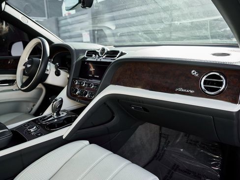 Used 2023 Bentley Bentayga Extended Wheelbase image 40