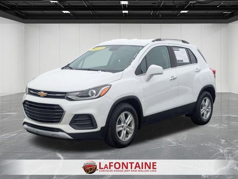 Used 2017 Chevrolet Trax LT w/ LT Convenience Package image 1