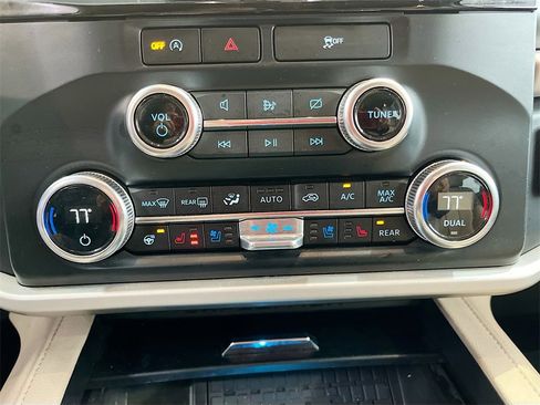 Used 2024 Ford Expedition XLT image 16