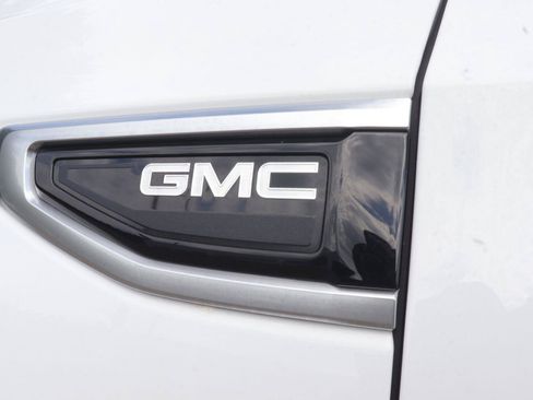 Used 2024 GMC Yukon XL Denali RWD image 9