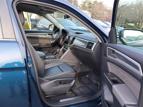 Used 2022 Volkswagen Atlas SEL R-Line image 29