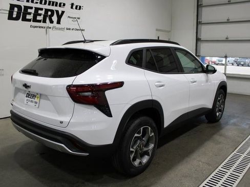 New 2026 Chevrolet Trax LT w/ Sunroof Package image 26