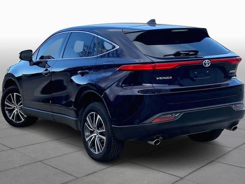 Used 2022 Toyota Venza LE image 11