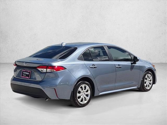 Used 2025 Toyota Corolla LE FWD image 5