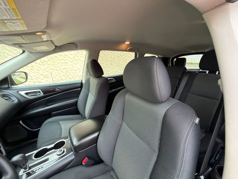 Used 2019 Nissan Pathfinder S AWD/4WD image 14