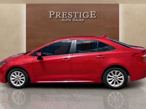 Used 2021 Toyota Corolla LE w/ LE Convenience Package FWD image 2
