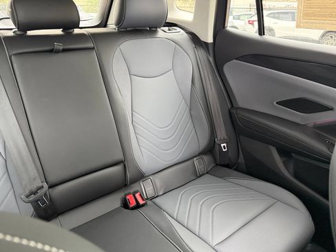 Used 2026 Volkswagen Tiguan SE AWD/4WD image 37