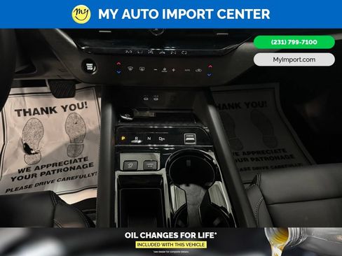 Used 2025 Nissan Murano SV AWD/4WD image 19