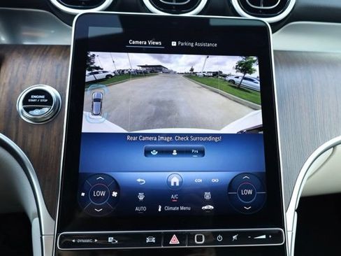 Used 2025 Mercedes-Benz GLC 300 4MATIC image 31