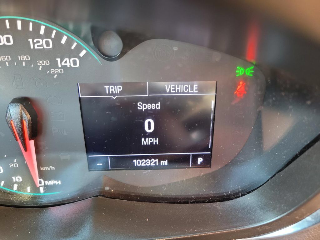 Used 2019 Chevrolet Trax LT w/ LT Convenience Package FWD image 29