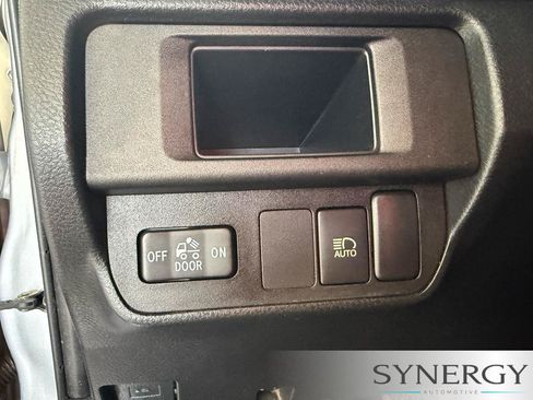 Used 2019 Toyota Tacoma SR5 RWD image 17