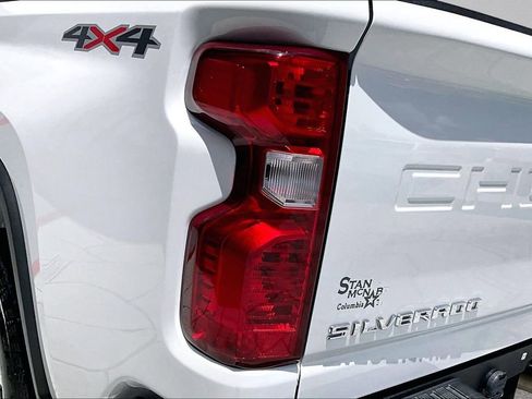 Used 2022 Chevrolet Silverado 2500 Custom w/ Custom Convenience Package AWD/4WD image 24