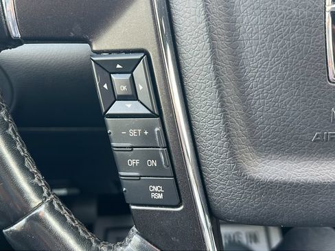 Used 2017 Lincoln Navigator L Select RWD image 20