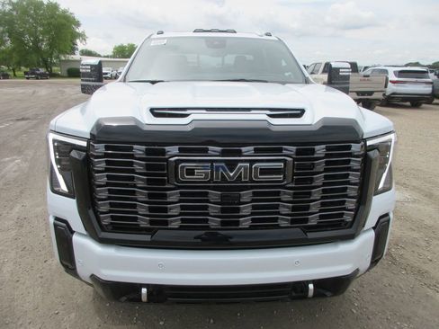 New 2026 GMC Sierra 2500 Denali Ultimate AWD/4WD image 12