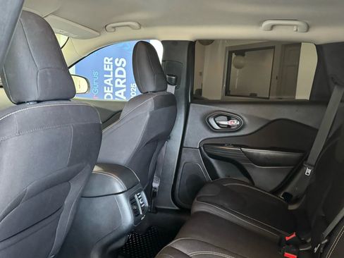 Used 2016 Jeep Cherokee Latitude w/ Cold Weather Group image 30