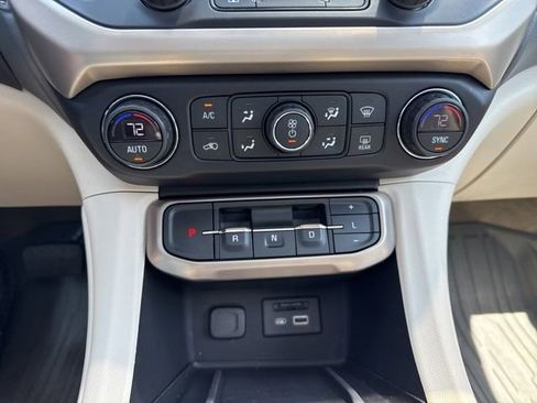 Used 2022 GMC Acadia Denali w/ Denali Ultimate Package AWD/4WD image 22