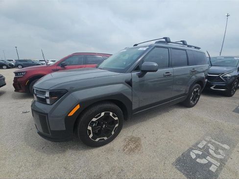 Used 2025 Hyundai Santa Fe SEL FWD image 2