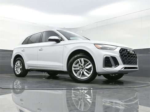 Used 2024 Audi Q5 2.0T Premium w/ Convenience Package image 25