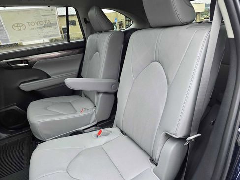 New 2026 Toyota Highlander Platinum AWD/4WD image 19