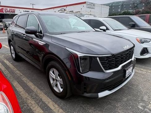 Certified 2025 Kia Sorento LX FWD image 3