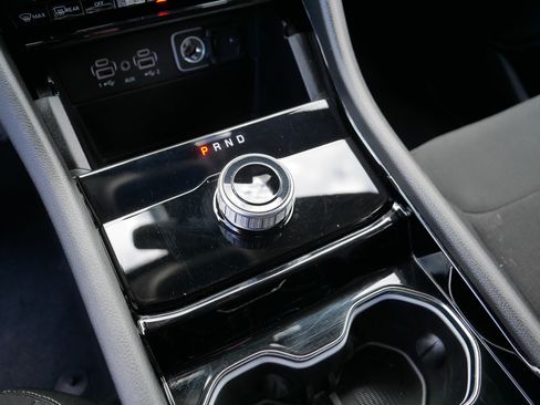 Used 2023 Jeep Grand Cherokee L Laredo image 24