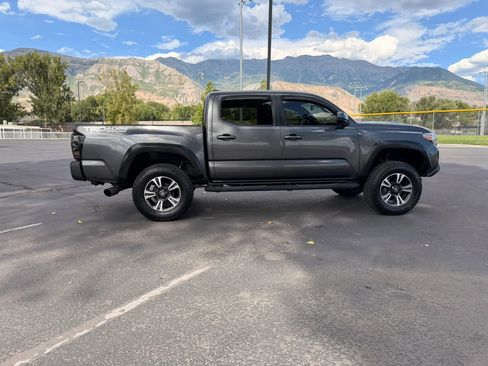 Used 2020 Toyota Tacoma TRD Off-Road AWD/4WD image 4