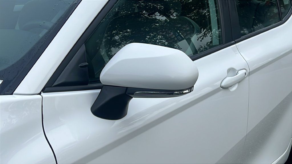 Used 2026 Toyota Camry SE FWD image 27
