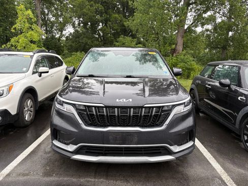 Used 2022 Kia Carnival LX FWD image 2