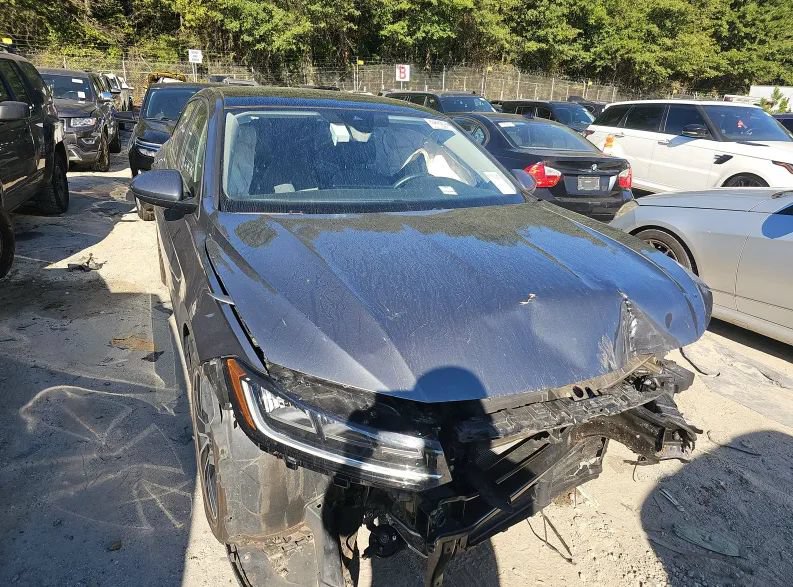 Used 2025 Volkswagen Jetta SE FWD image 4