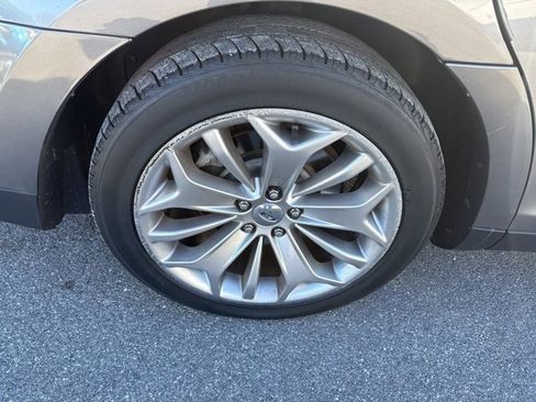 Used 2013 Ford Taurus Limited image 9