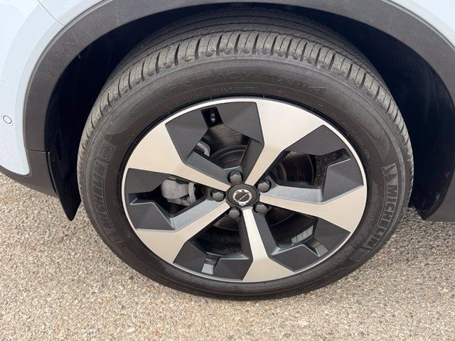 Used 2024 Volvo XC40 B5 Plus AWD/4WD image 8