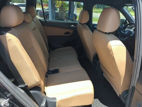 Used 2023 Volkswagen Tiguan SE FWD image 31