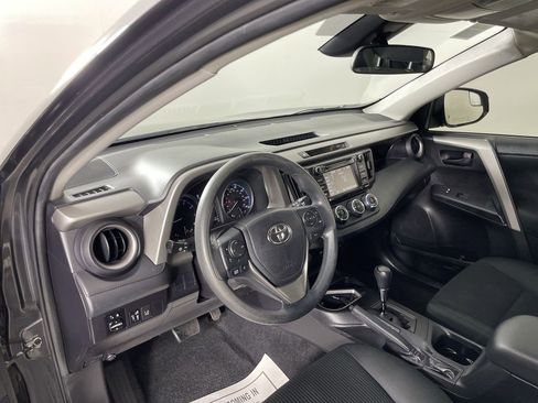 Used 2018 Toyota RAV4 LE w/ Carpet Mat Package image 10