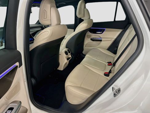 Used 2025 Mercedes-Benz GLC 300 4MATIC image 29