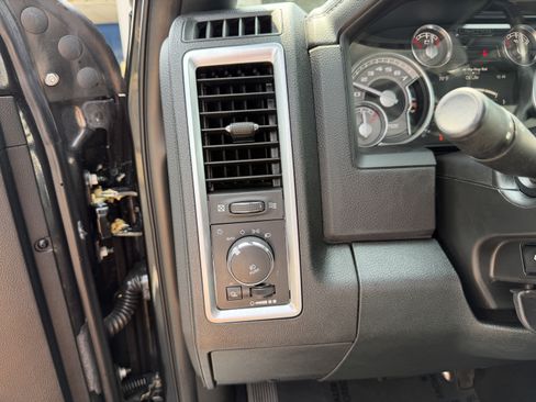 Used 2017 RAM 2500 Limited AWD/4WD image 16