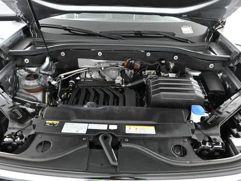 Certified 2023 Volkswagen Atlas Cross Sport SEL image 31