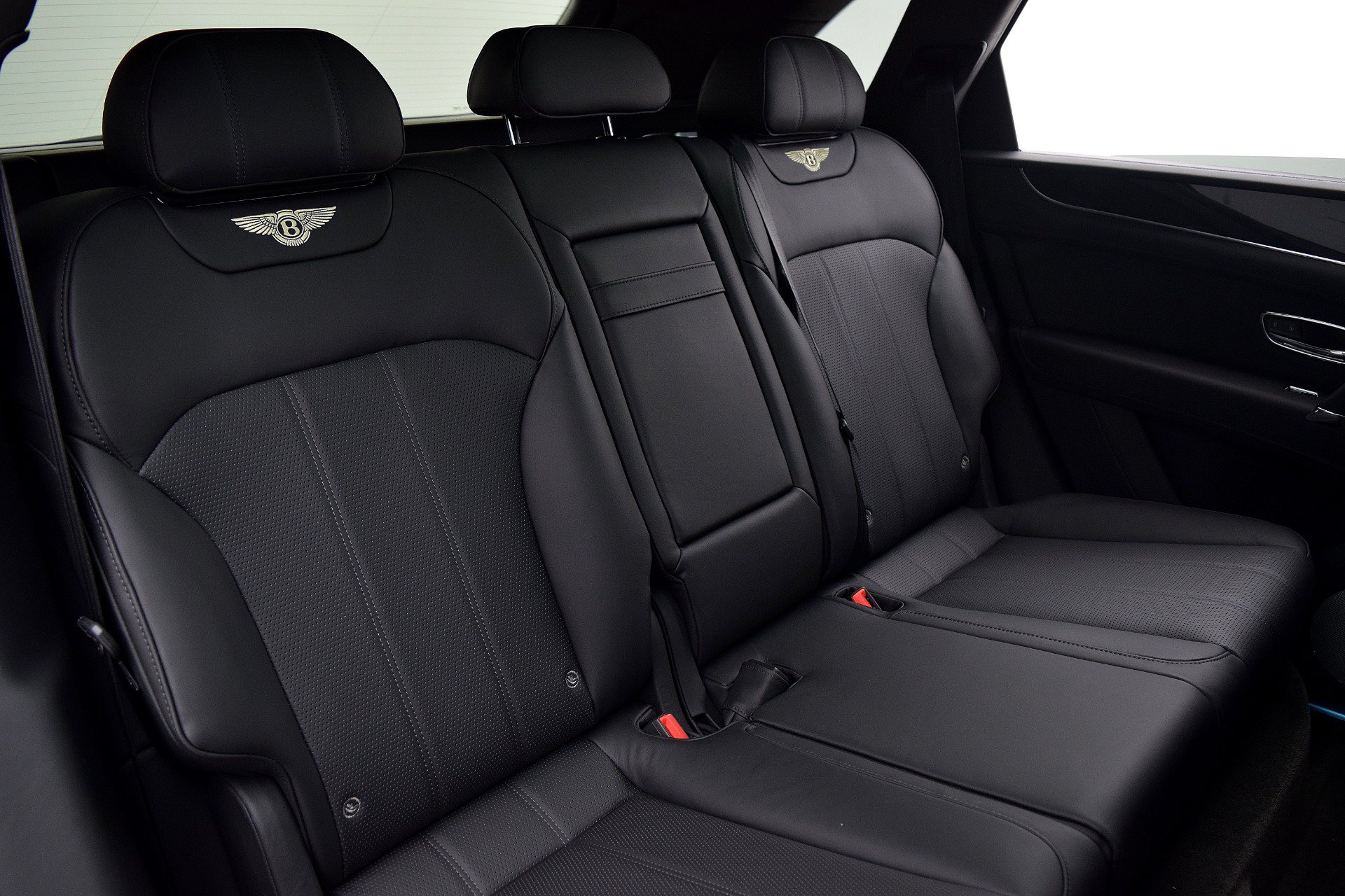 Used 2019 Bentley Bentayga AWD/4WD image 34